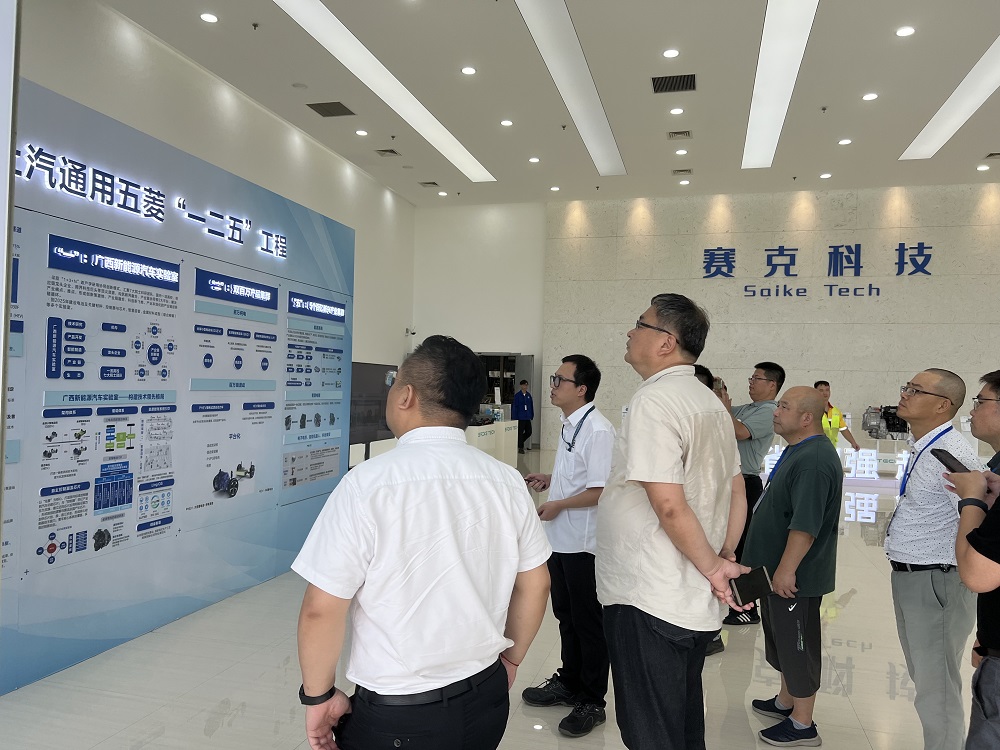 海外华侨华人专业人士参观考察柳州赛克科技发展有限公司.jpg